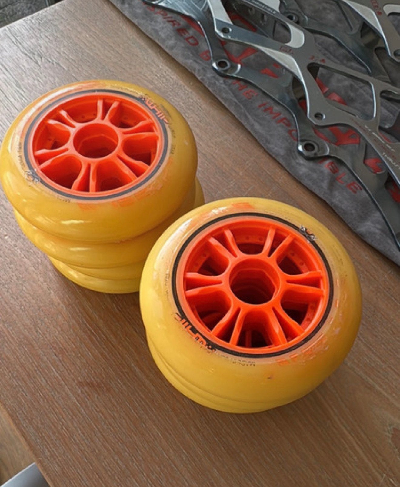 Atom Whip 100mm indoor wielen., Sport en Fitness, Skeelers, Ophalen of Verzenden, Zo goed als nieuw