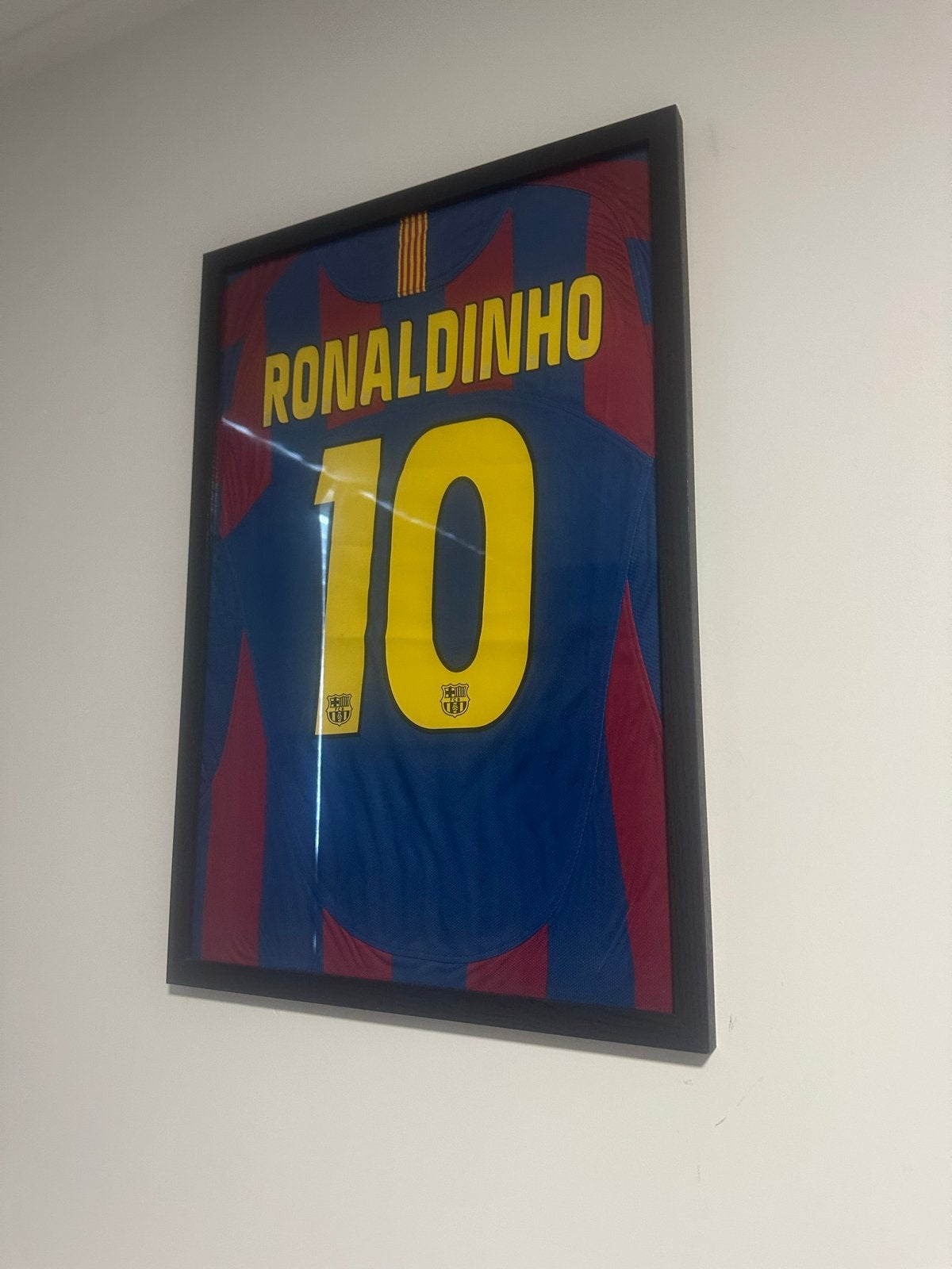 Ronaldinho FC Barcelona Shirt - Ingelijst, Kleding | Heren, T-shirts, Ophalen, Zo goed als nieuw, Overige maten, Blauw