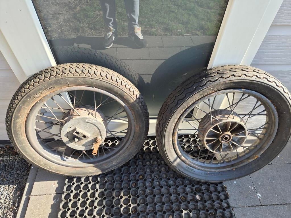 Jawa banden r16, Motoren, Ophalen of Verzenden