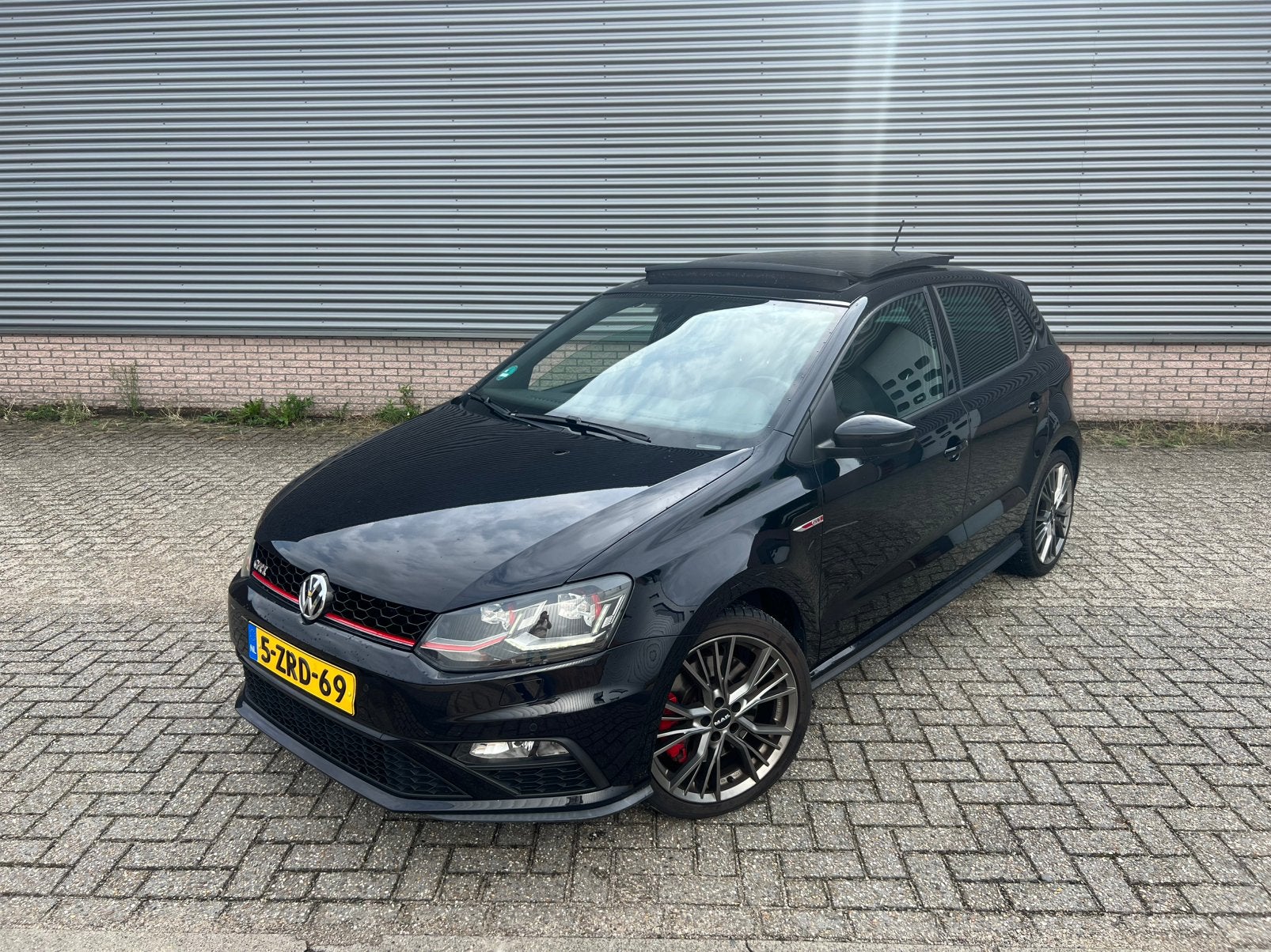 Polo 1.8 GTI DSG -Panoramadak-Leder/Alcantara-CarPlay, Zwart, Origineel Nederlands, 1180 kg, Particulier