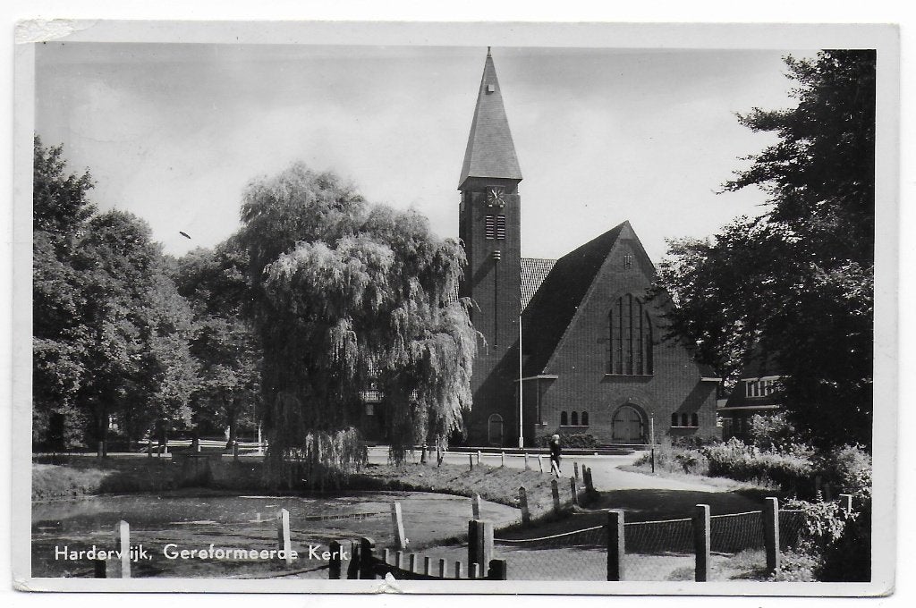 Harderwijk geref kerk oude gelopen ansichtkaart ( B7204 ), Ophalen of Verzenden, 1940 tot 1960, Gelopen, Gelderland