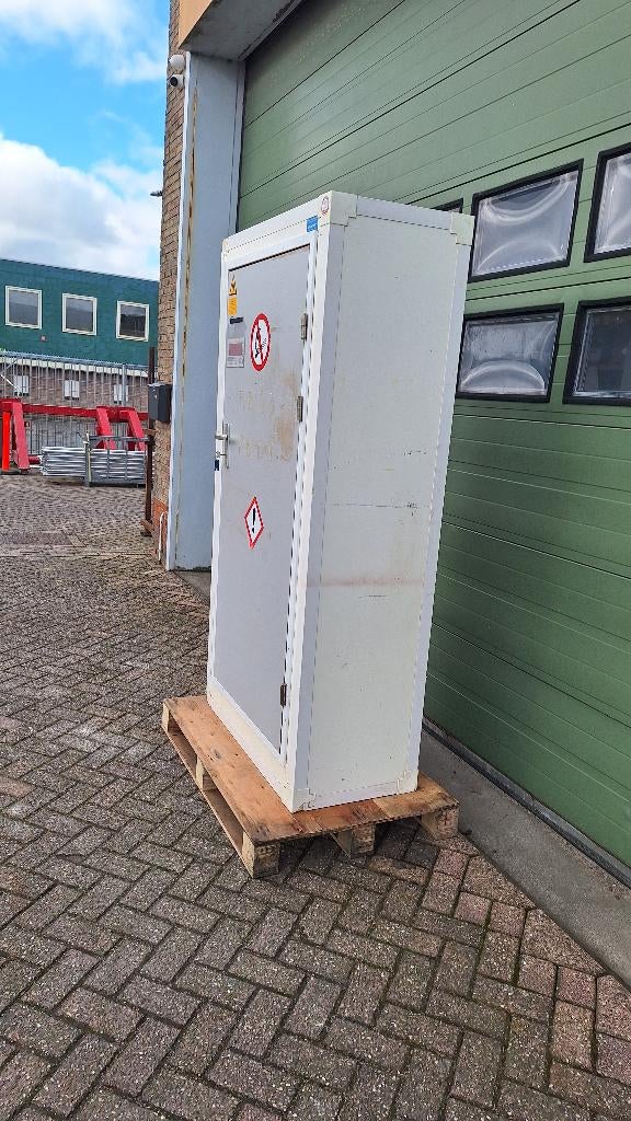 Chemicaliën kast miljeukast verfkast, Ophalen, Gebruikt, Brandkast, Industriepark 2a 9351PA Leek