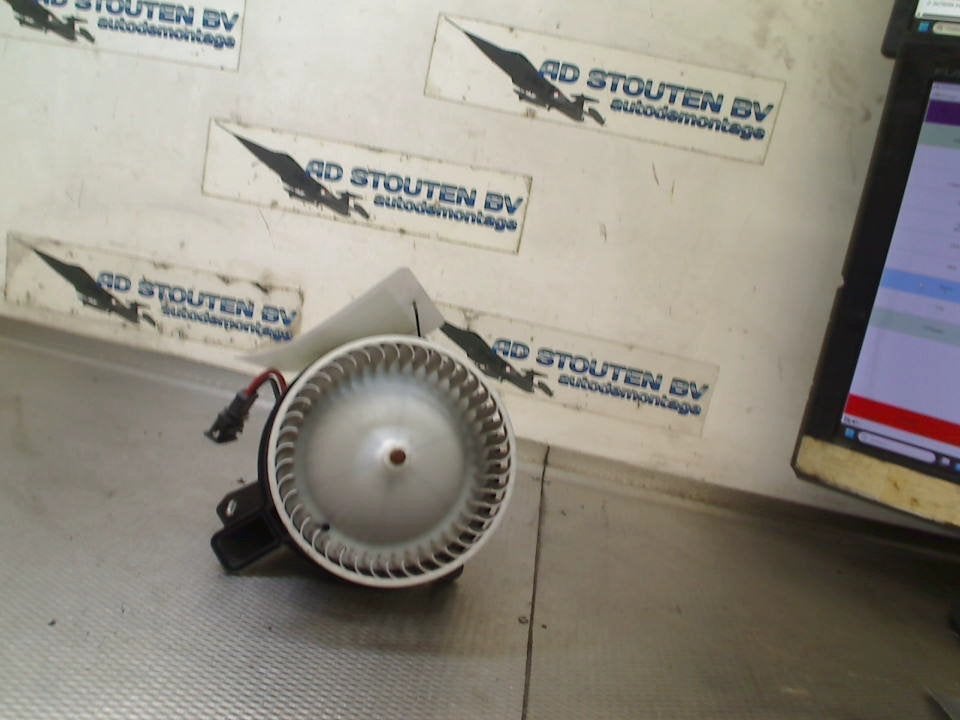 Kachel Ventilatormotor Volkswagen Polo VI (AW1) GT858003, Gebruikt, Volkswagen, Volkswagen AG, Kundenbetreuung@volkswagen.de