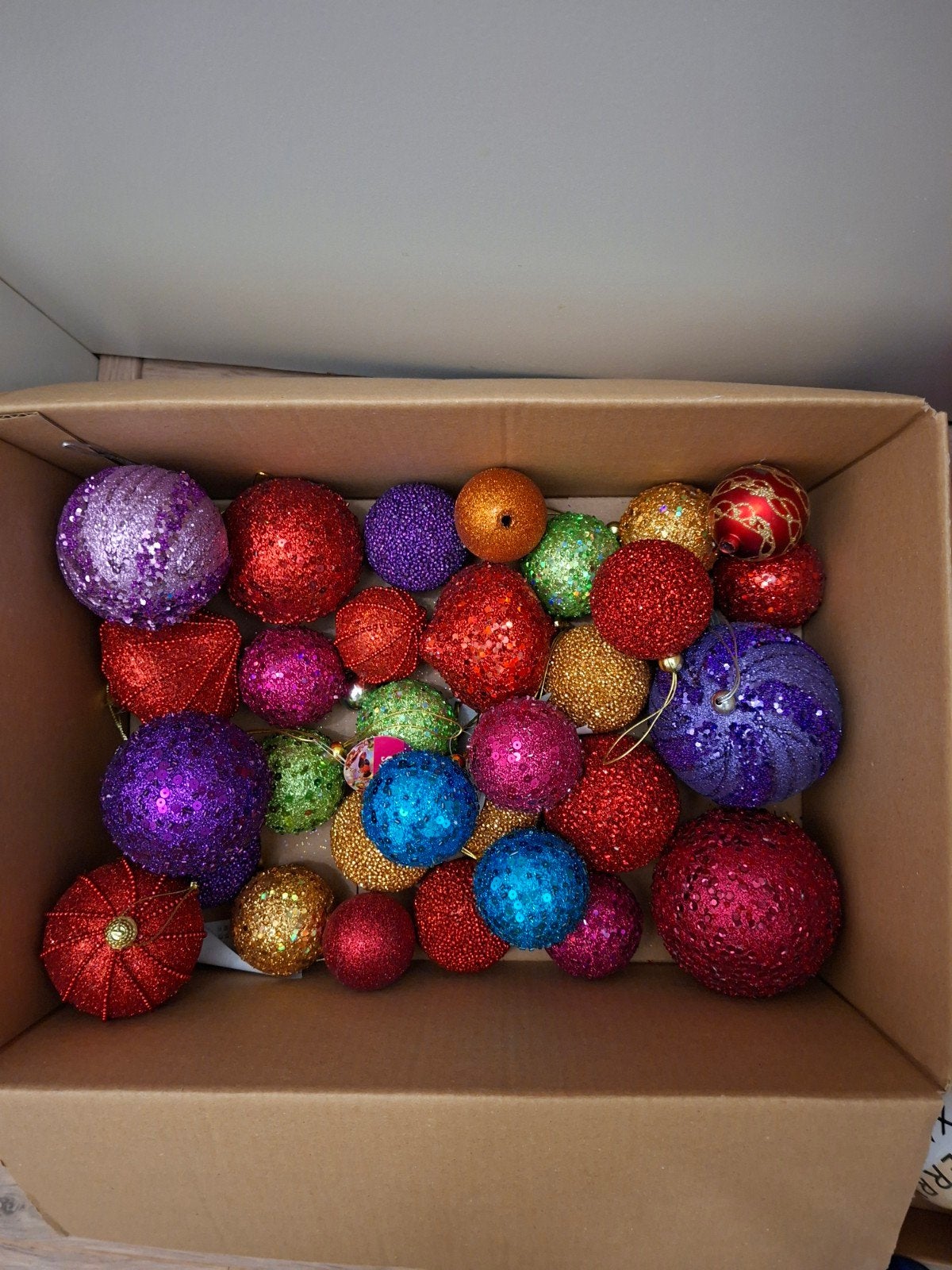 ongeveer 30 kerstballen, Diversen, Kerst, Ophalen of Verzenden, Nieuw