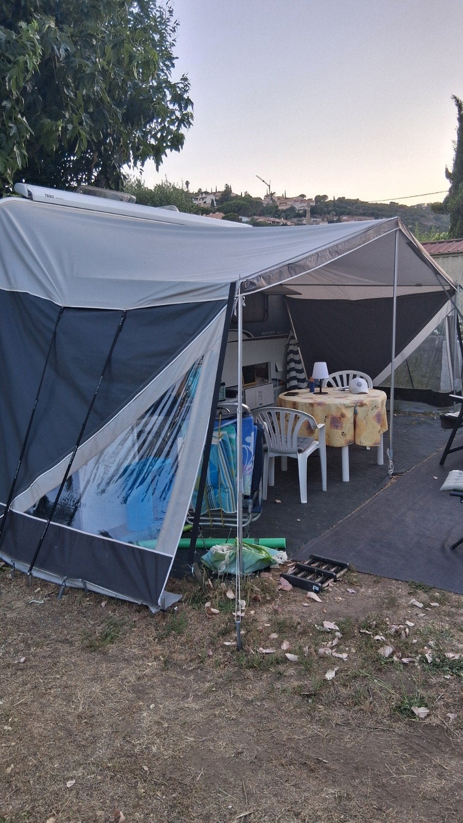 caravanluifel, Ophalen, Gebruikt