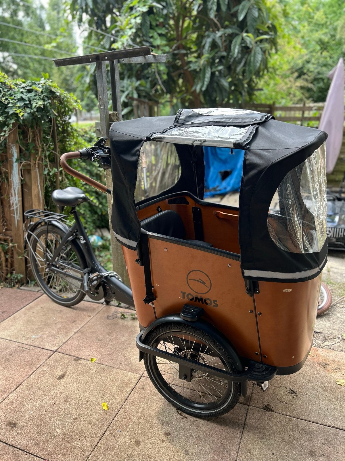 Elektrische Tomos Bakfiets. In zeer goeie staat, Fietsen en Brommers, 4 kinderen of meer, Huif, Zo goed als nieuw, Ophalen