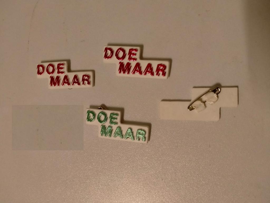Doe maar Doemaar muziek pop groep plastic speldjes nederpop, Verzamelen, Muziek, Artiesten en Beroemdheden, Ophalen of Verzenden