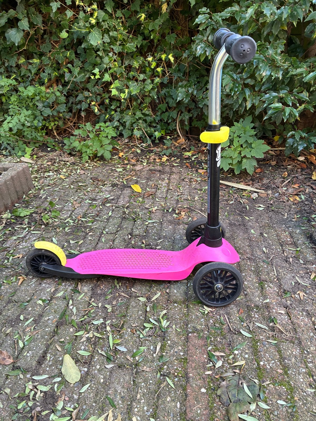 Roze kinderstep met 3 wielen -, Ophalen, Zo goed als nieuw, Gewone step