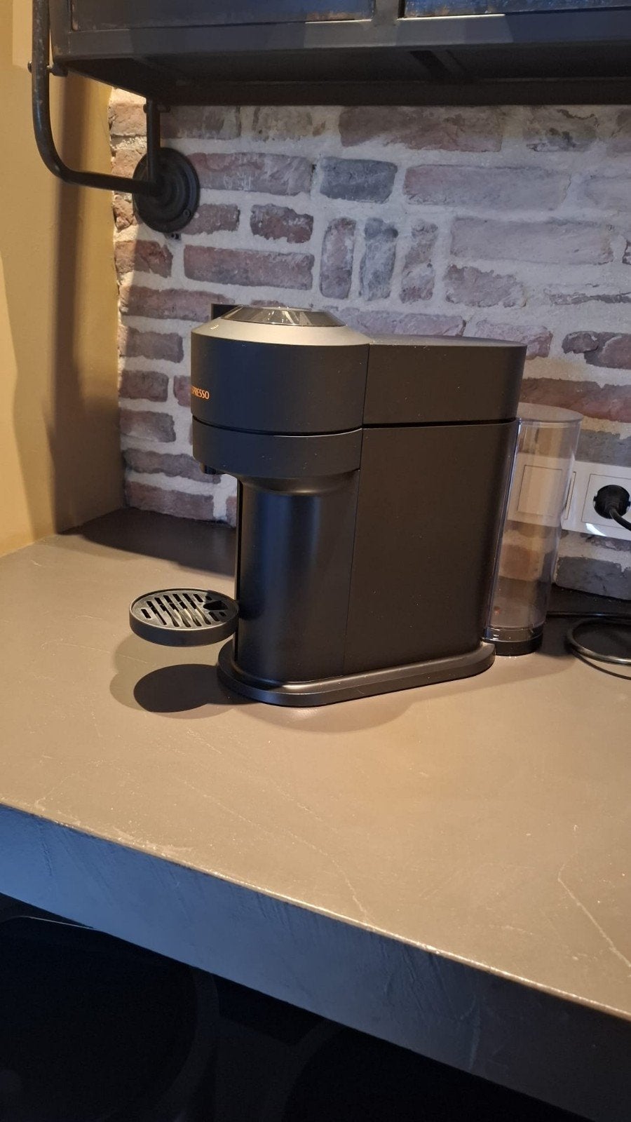 Nespresso vertuo next koffiecupapparaat met extra's., Ophalen, Koffiemachine, Zo goed als nieuw, Koffiepads en cups