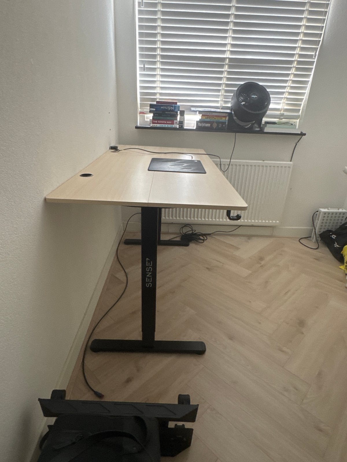 Zit-sta bureau met defect ophoog/omlaag systeem, Ophalen of Verzenden, Elektrisch, Gebruikt, Zit-sta bureau
