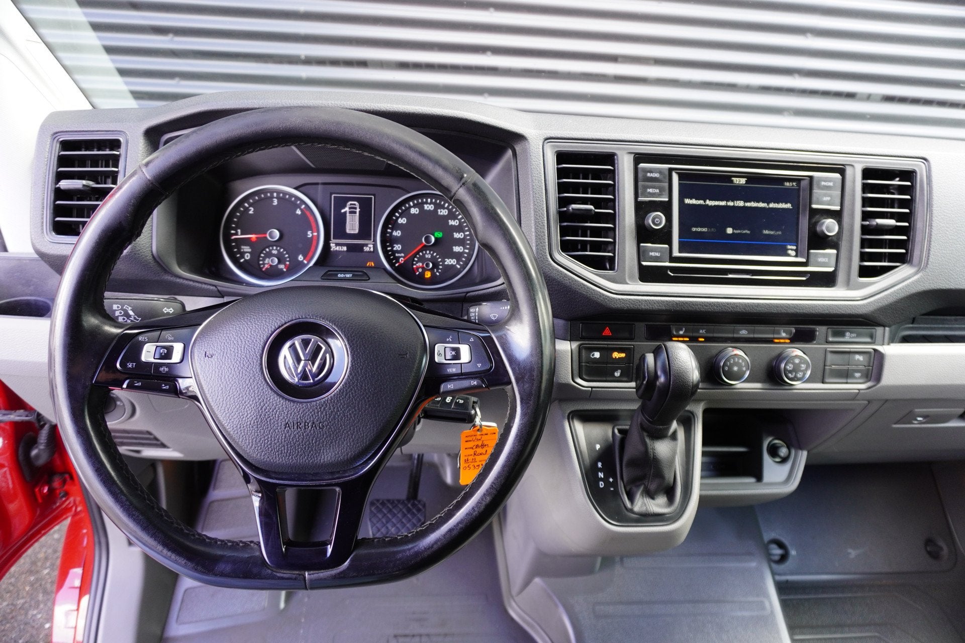 Volkswagen Crafter 180pk Automaat L3H3/L2H2 LED Apple Carpla, Auto's, Gebruikt, Zwart, 4 cilinders, Volkswagen