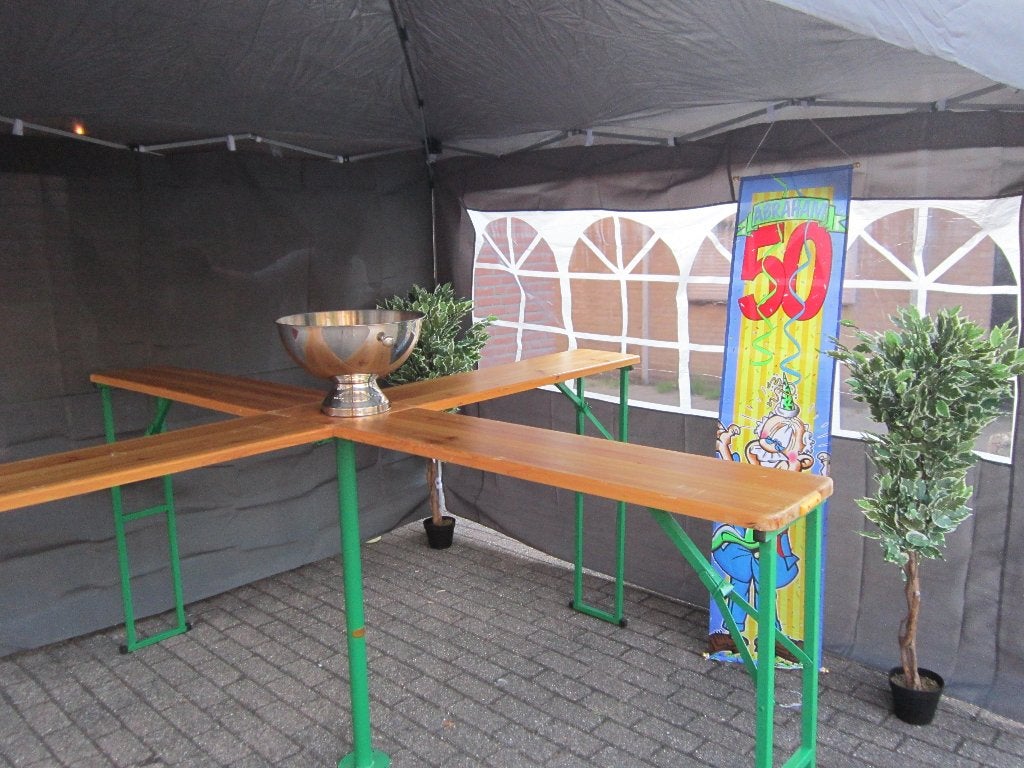 Kruistafel biertafel 20 personen te huur bij Fresh!, Hobby en Vrije tijd, Ophalen of Verzenden, Nieuw, Overige