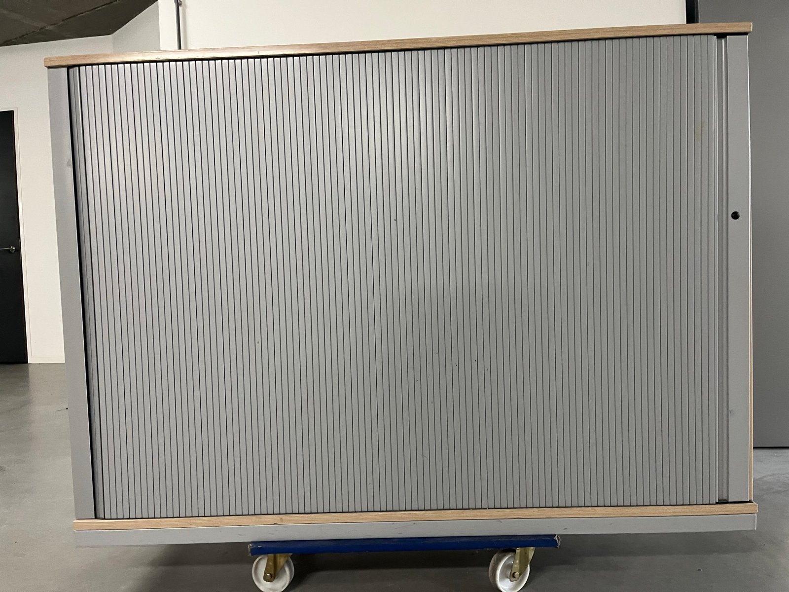 Steelcase Werndl roldeurkast, Ophalen, 100 tot 150 cm, 150 tot 200 cm, Meerdere deuren