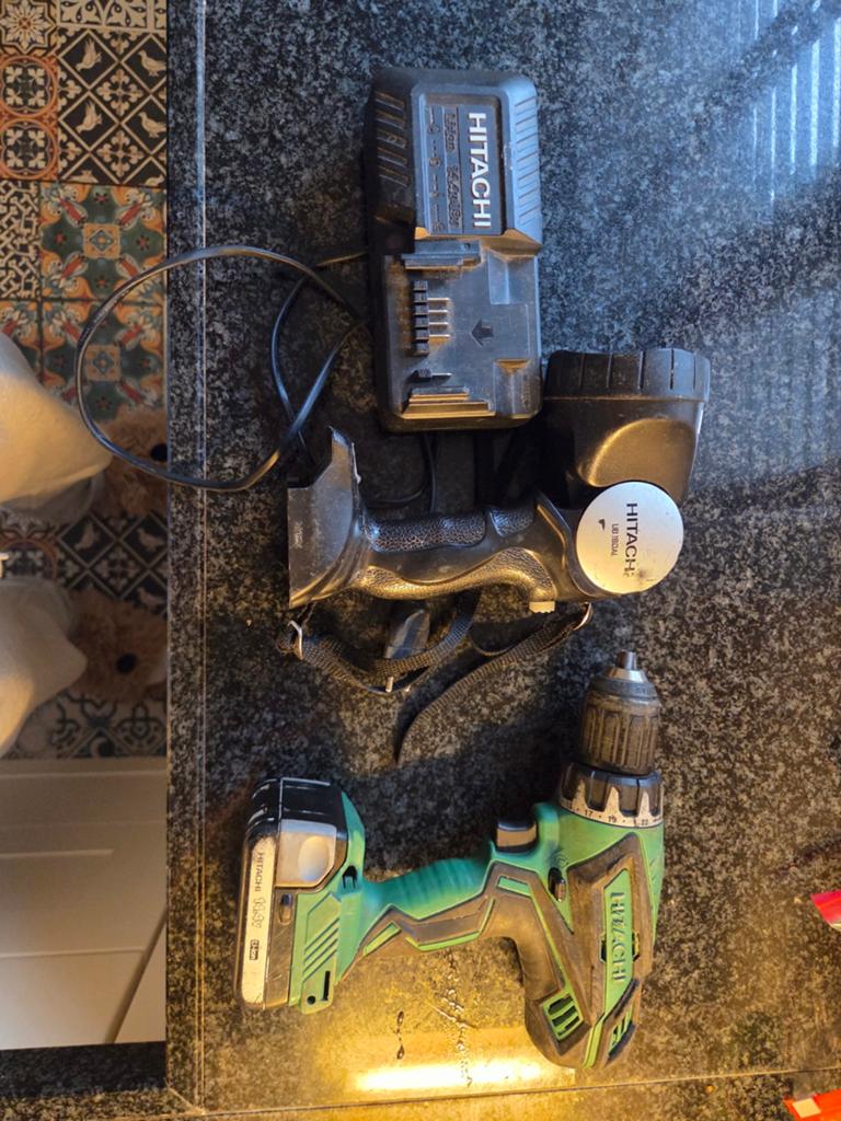 Hitachi DS14DJL Accuboormachine met lader en lamp, Ophalen of Verzenden, Gebruikt, Minder dan 400 watt, Boor- en Schroefmachine