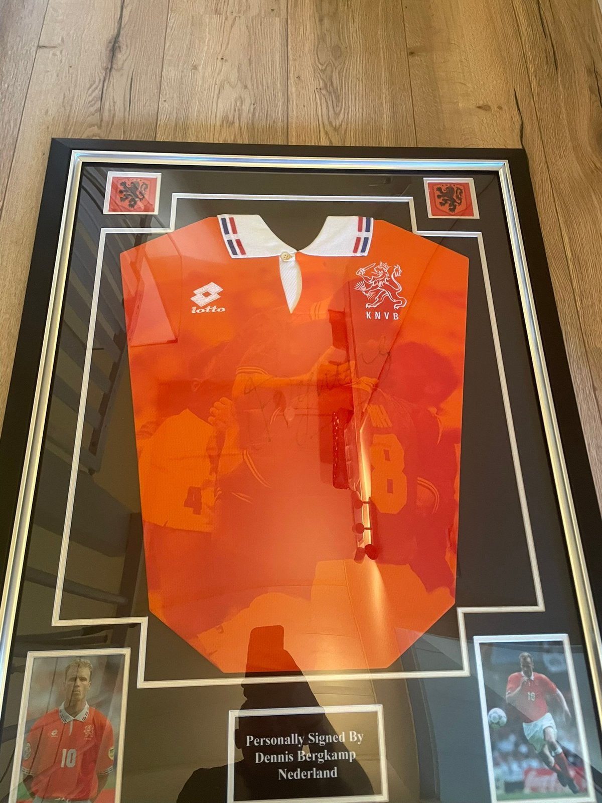 Dennis Bergkamp gesigneerd oranje shirt met coa bewijs, Verzamelen, Ophalen, Zo goed als nieuw, Buitenlandse clubs, Shirt