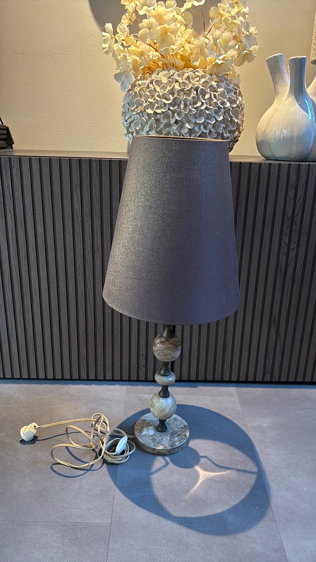 Sfeervolle design tafellamp met natuursteen voet, ., Ophalen of Verzenden, Zo goed als nieuw, .