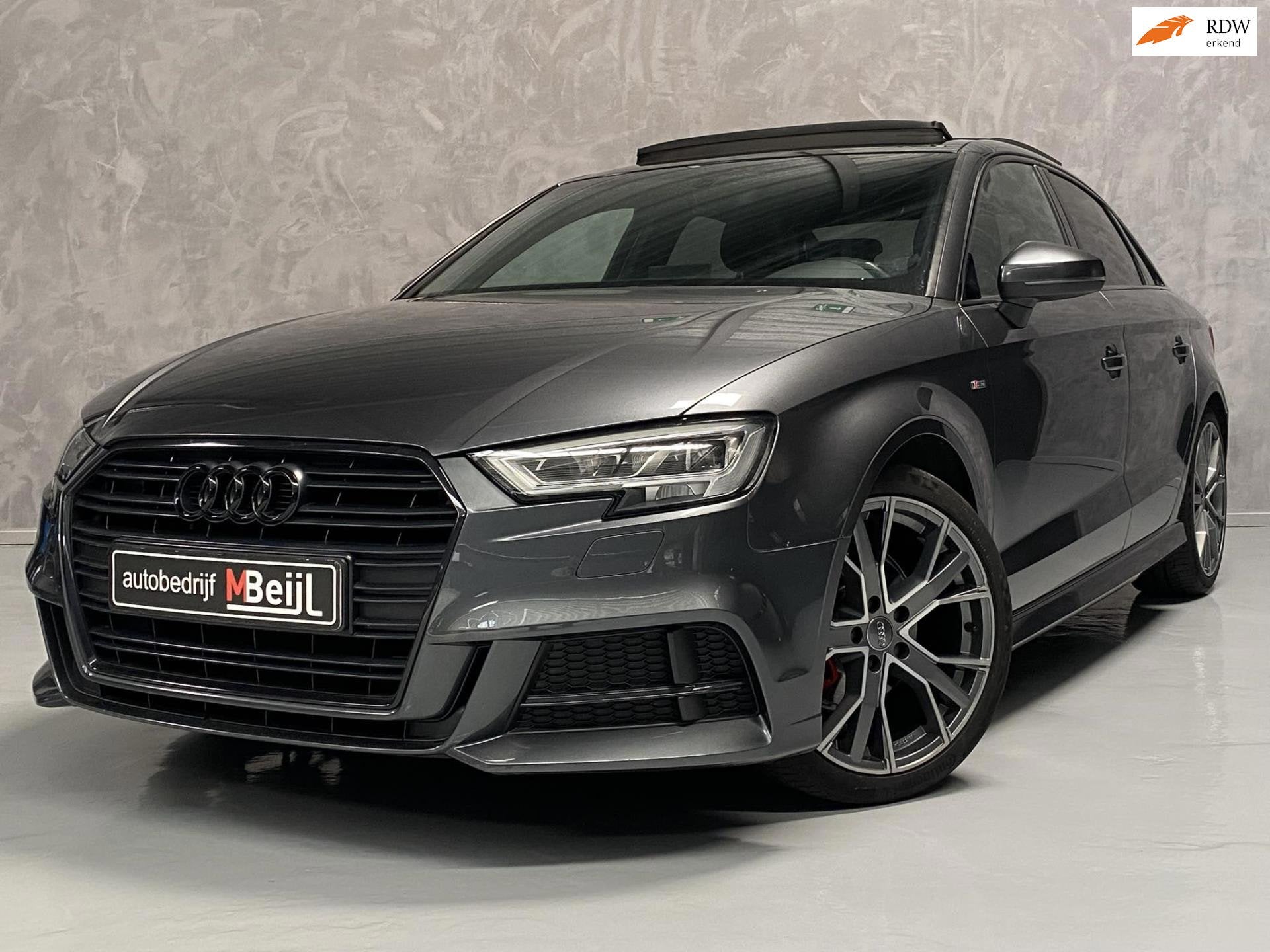 Audi A3 Limousine 1.5 TFSI CoD Sport S Line Edition / 3 x S-, Auto's, 4 cilinders, 150 pk, Leder en Stof, Origineel Nederlands
