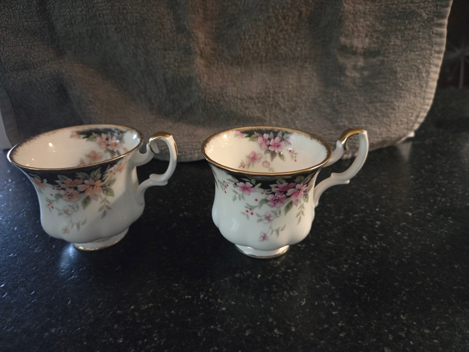 Set van 2 Royal Albert Bone China kopjes - Marlborough, Ophalen of Verzenden