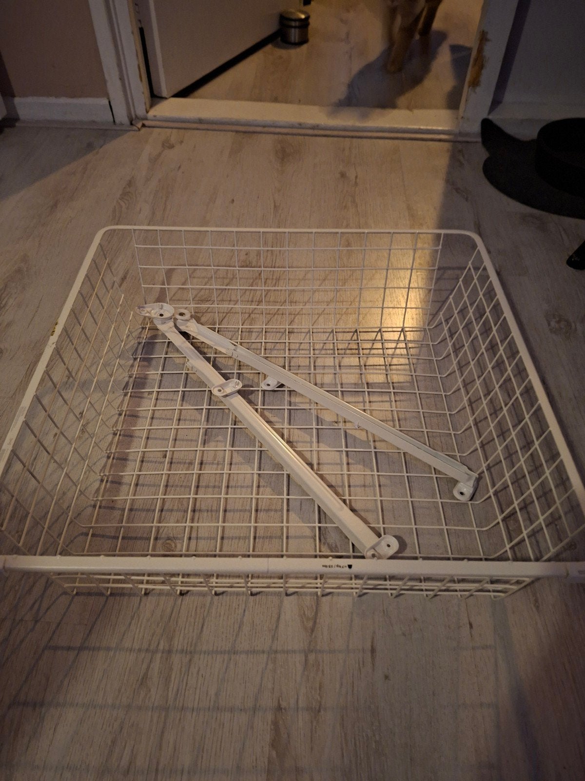 2 Wit metalen draadmand - Opbergmand, Overige materialen, Gebruikt, Mand, Ophalen of Verzenden