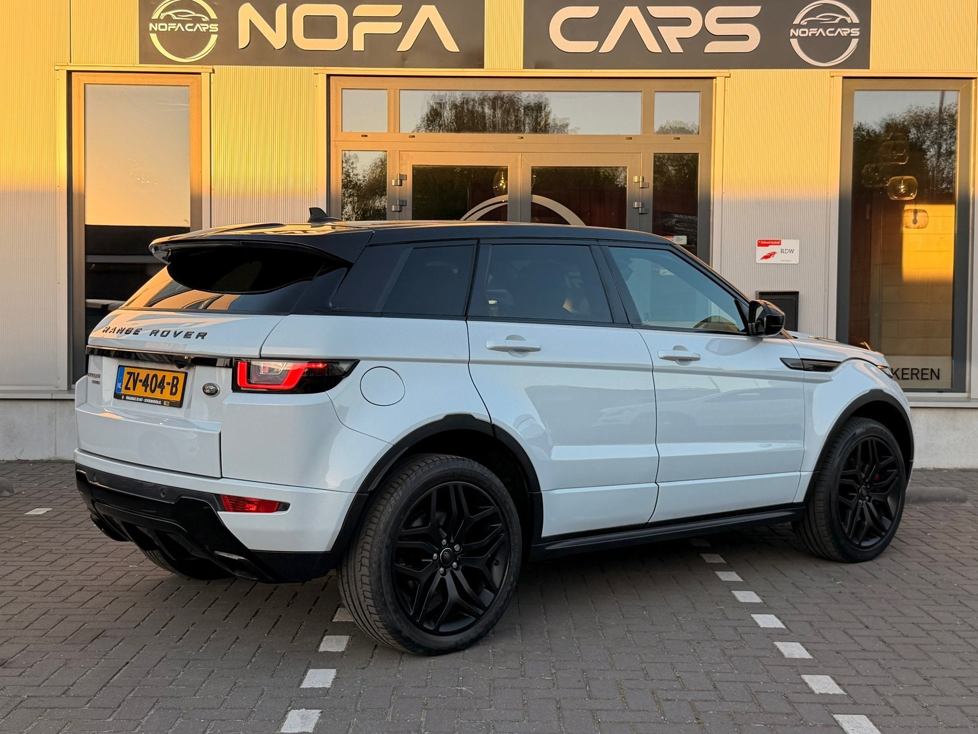Land Rover Range Rover Evoque 2.0 Si4 Autobiography, Auto's, 4 cilinders, Met garantie (alle), Wit, Leder