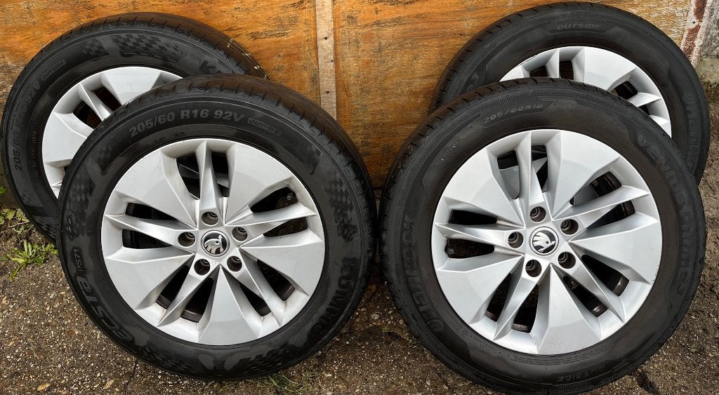 Skoda VW Audi lichtmetalen velgen 16" met zomerbanden, Ophalen, Gebruikt, 16 inch, Banden en Velgen