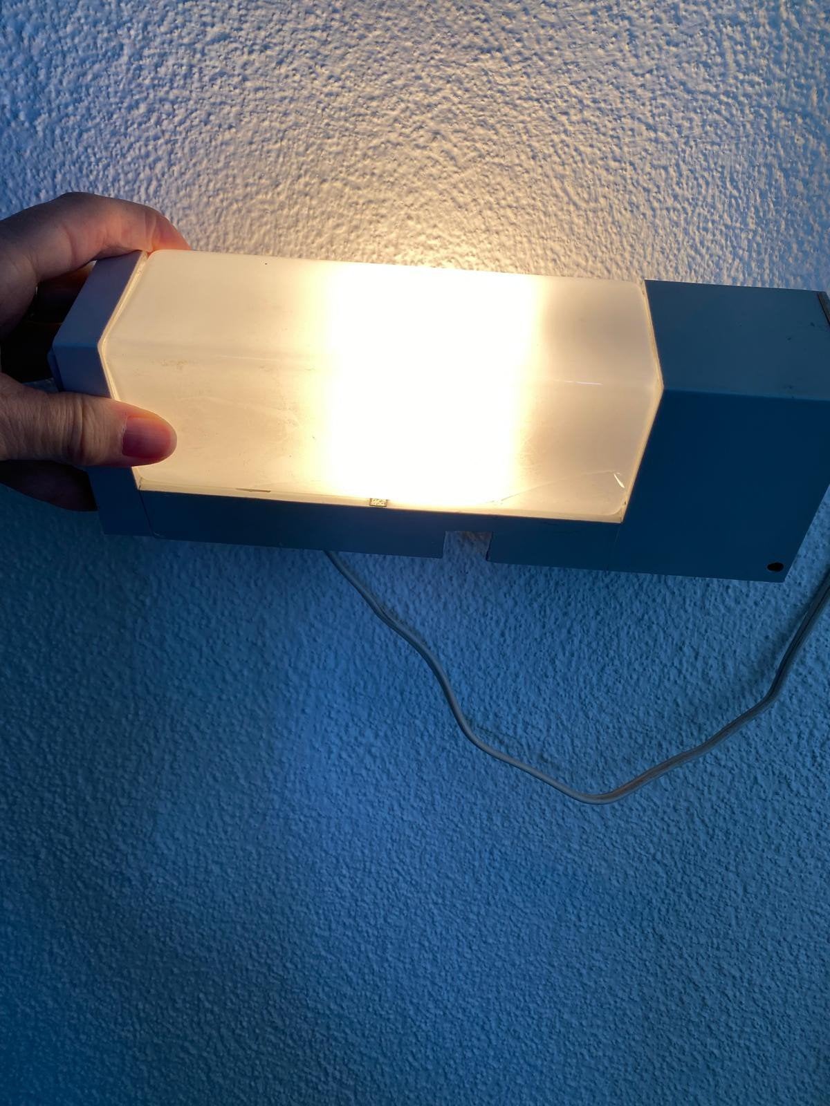 Wandlamp Badkamerlamp met stopcontact en schakelaar, Huis en Inrichting, Lampen | Wandlampen, Ophalen of Verzenden, Gebruikt, Glas