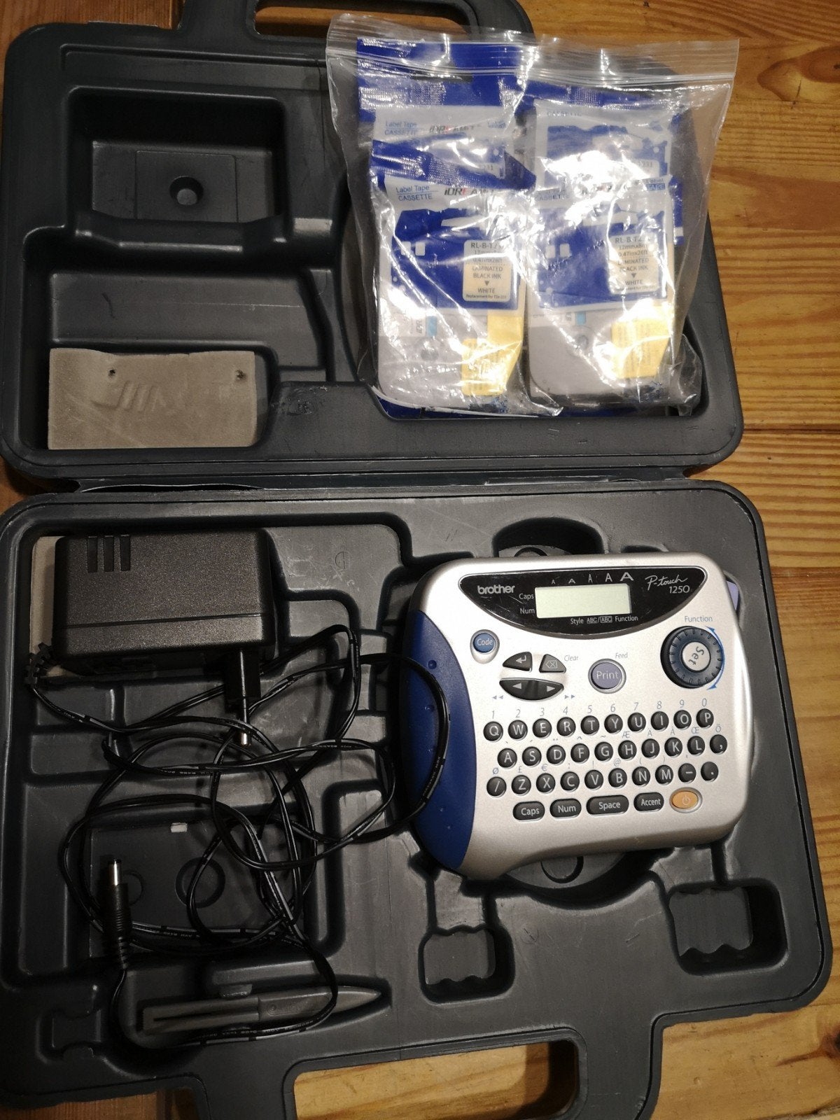 Brother ptouch 1250 met nieuwe label cassettes, Ophalen of Verzenden, Gebruikt, Qwerty, Brother
