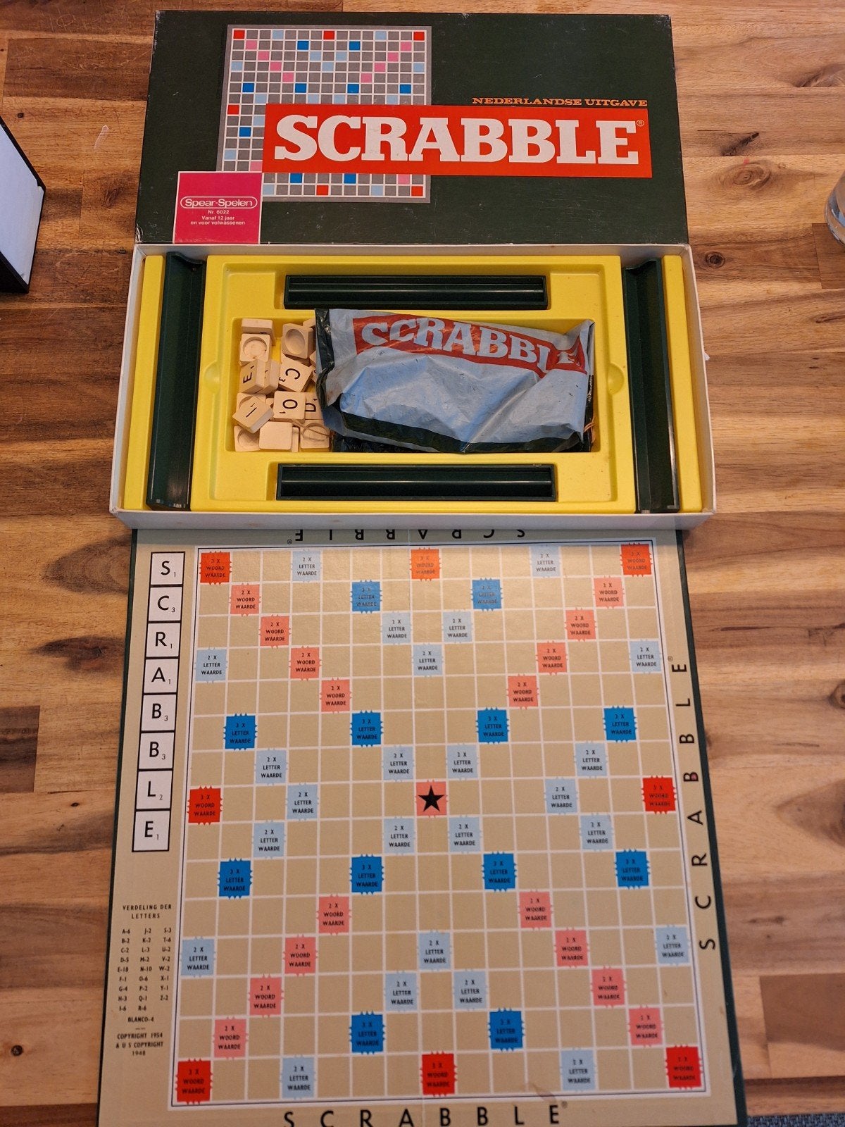 Scrabble - Nederlandse Uitgave - Kunststof Letters, Drie of vier spelers, Ophalen of Verzenden, Gebruikt, Spear-Spelen