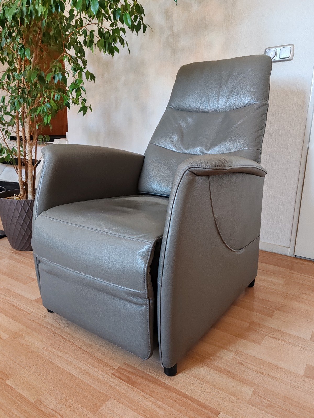 Ciar sta op stoel relax fauteuil zeer netjes!, Minder dan 75 cm, Leer, Ophalen of Verzenden, Zo goed als nieuw