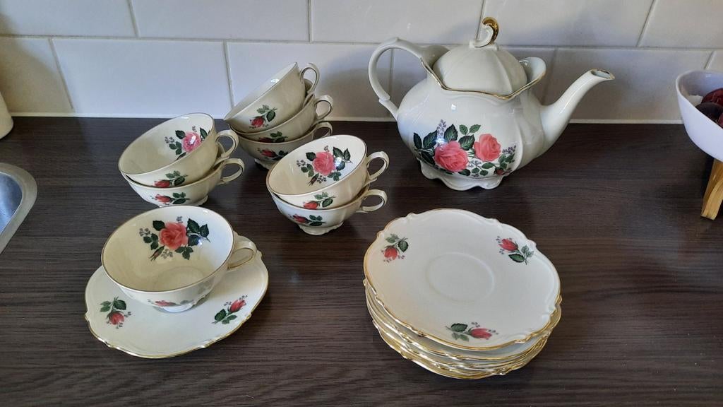 Bavaria thee servies. Theepot met 8 kop en schotels, Ophalen