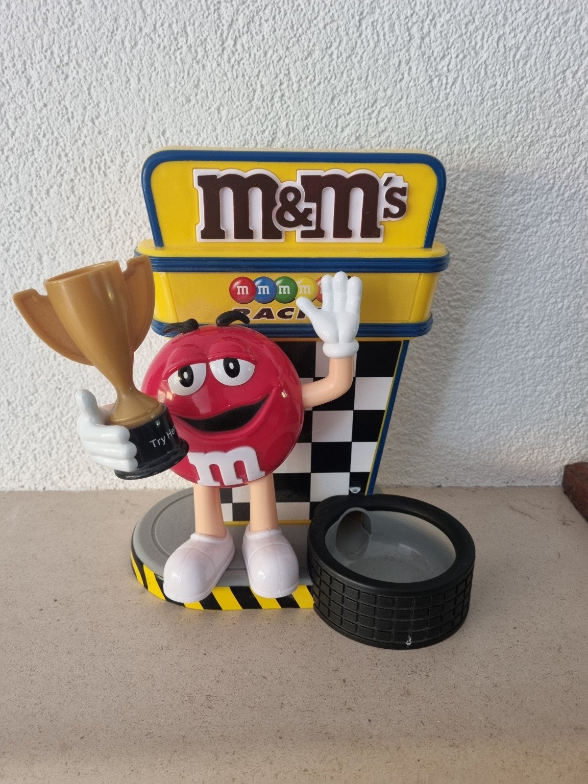 M&M's Racing Snoepdispenser - Rode M&M met Trofee, Verzamelen, Ophalen of Verzenden, Gebruikt