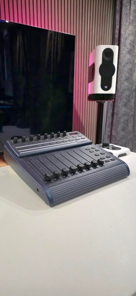 Behringer B-Control Fader BCF2000 USB/MIDI Controller, Ophalen of Verzenden, Gebruikt, 5 tot 10 kanalen