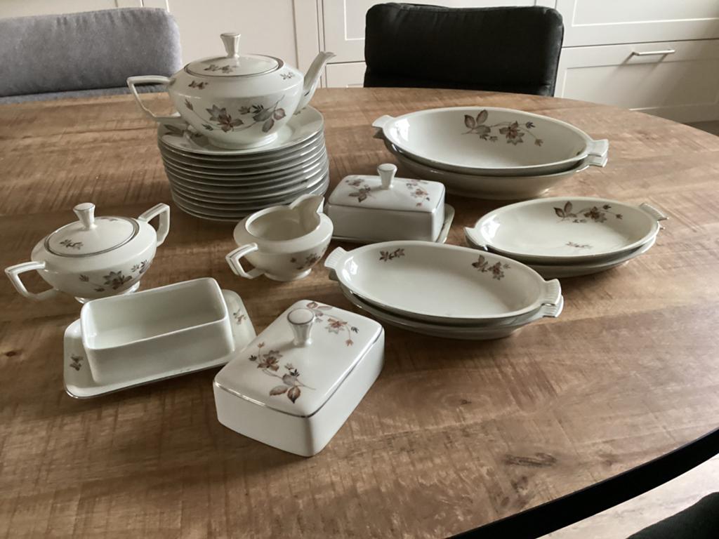 Vintage servies met bloemmotief - Compleet theeservies, Ophalen, Gebruikt, Keramiek, Overige stijlen