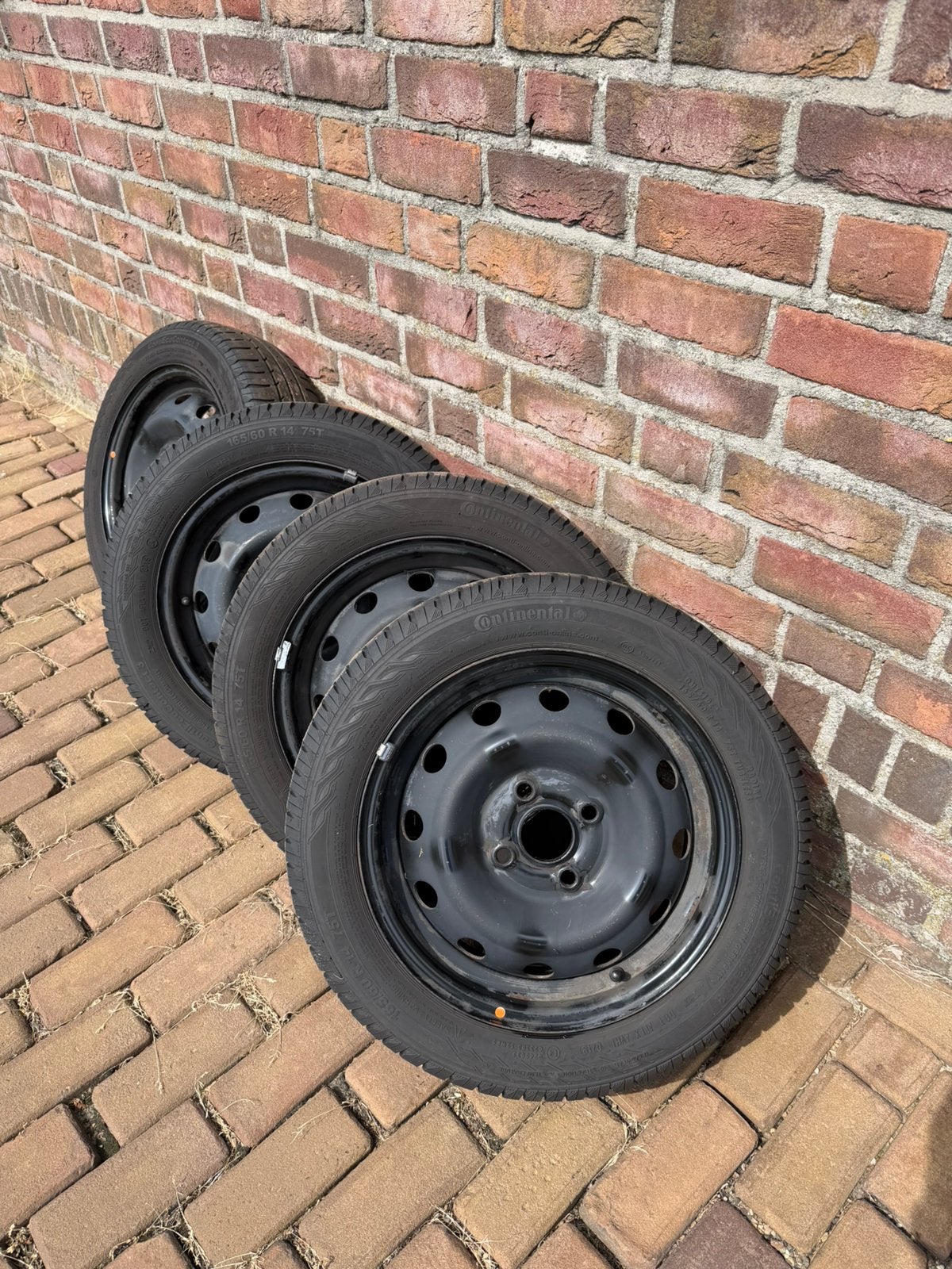 14" Kia Picanto velgen + Continental banden (2019) + moeren, Ophalen, 14 inch, Gebruikt, Banden en Velgen