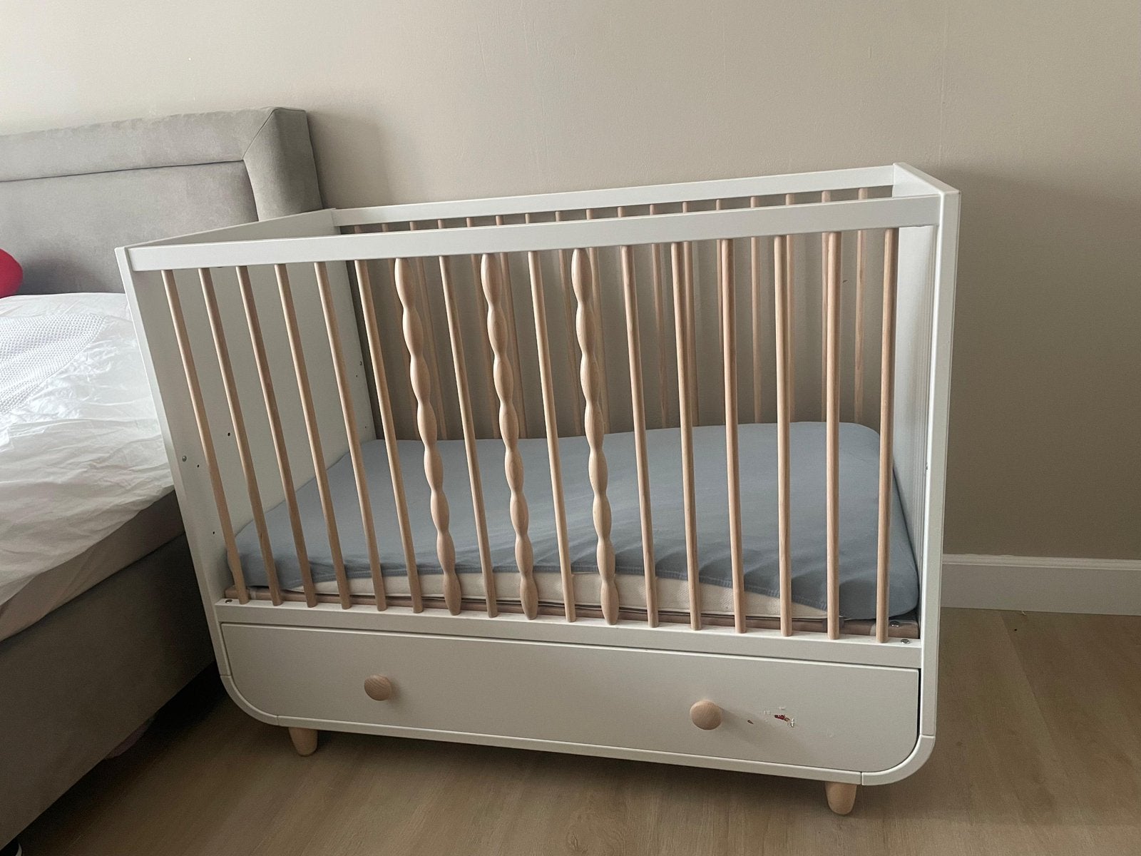 MYLLRA IKEA ledikant, Ophalen of Verzenden, Zo goed als nieuw, Jongetje of Meisje