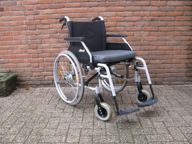 Drive inklapbare rolstoel 52 cm breed met massieve banden, Ophalen, Inklapbaar, Zo goed als nieuw, Duwrolstoel