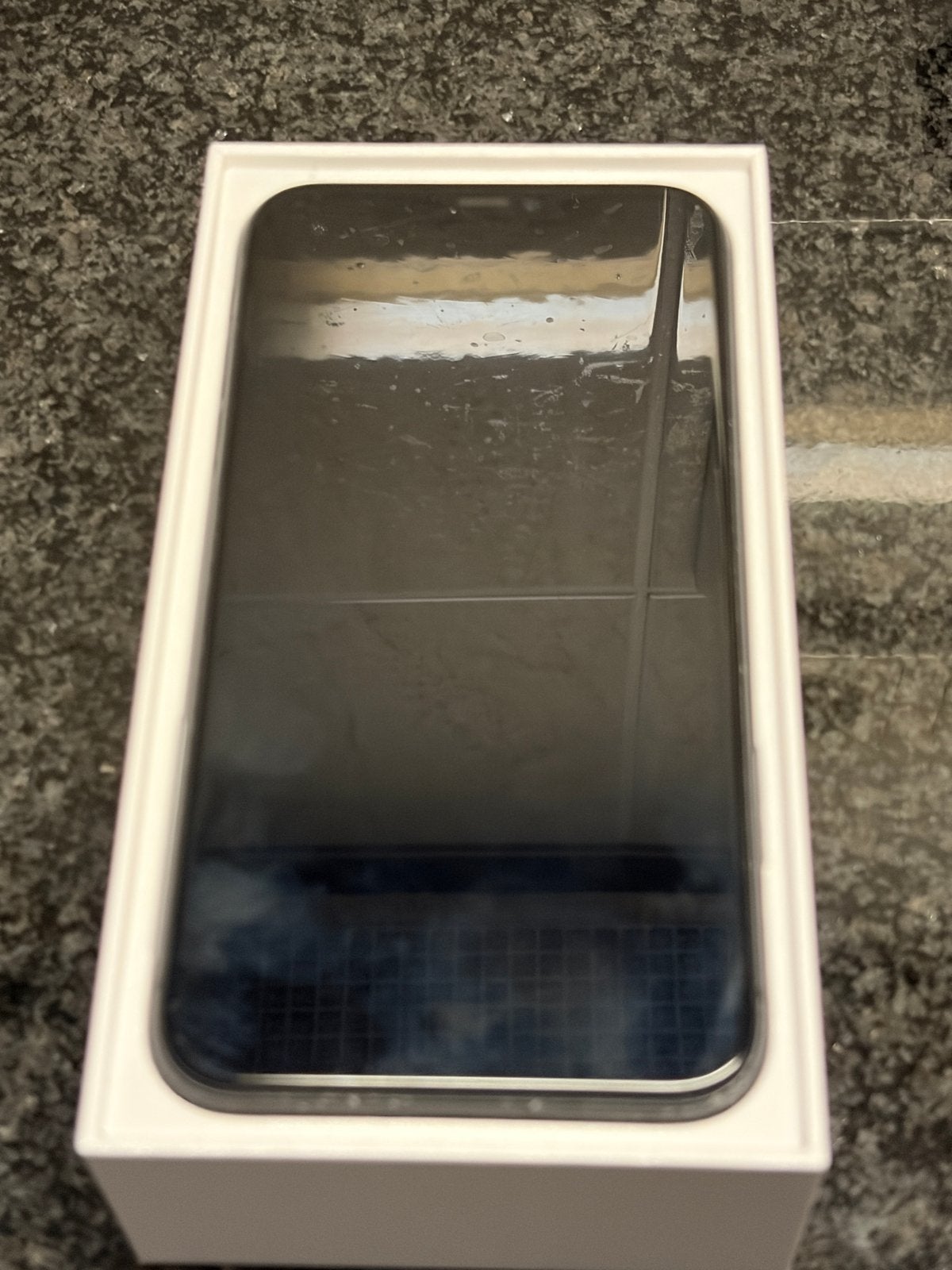 iPhone 11 128GB - Achterzijde beschadigd, touchscreen hapert, 128 GB, Zwart, 77 %, Zonder simlock