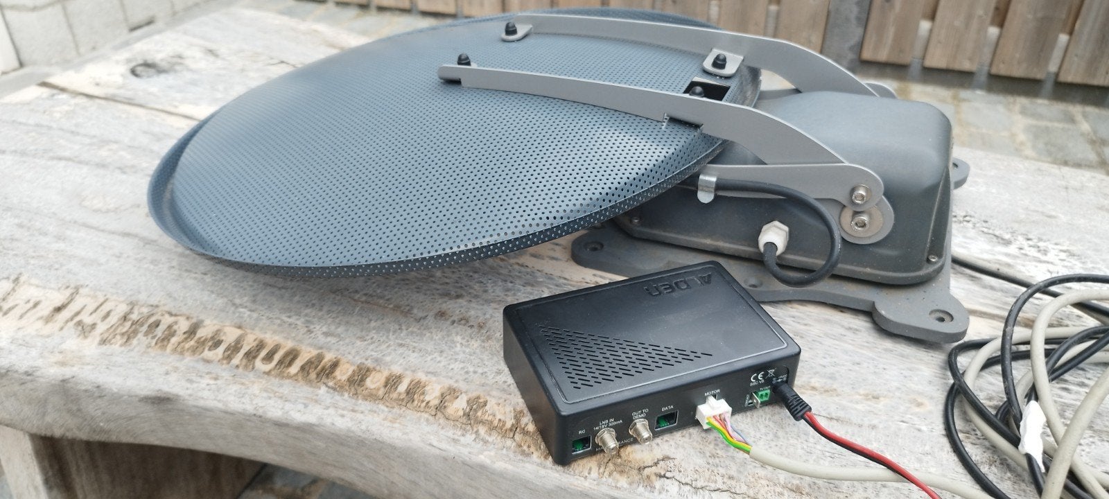 Alden LED TV's met satellietontvanger en schotel, Ophalen, Gebruikt