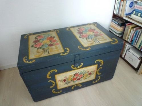 291 BESCHILDERDE DEKENKIST, Ophalen of Verzenden
