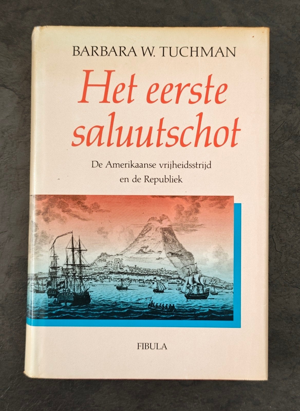 Barbara Tuchman: Het eerste saluutschot., Ophalen of Verzenden, Gelezen, Barbara Tuchman, Noord-Amerika