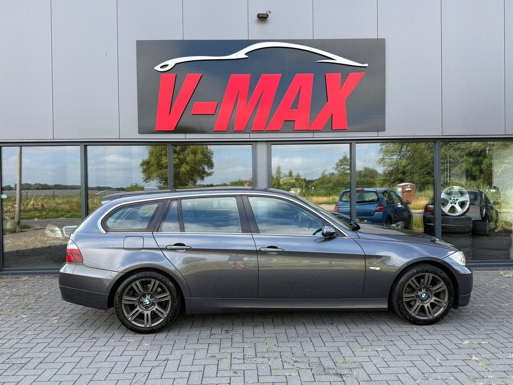 BMW Touring 325i Touring Exec. Naviprof Leder Xenon Stoelvw., Achterwielaandrijving, Gebruikt, Zwart, 2497 cc