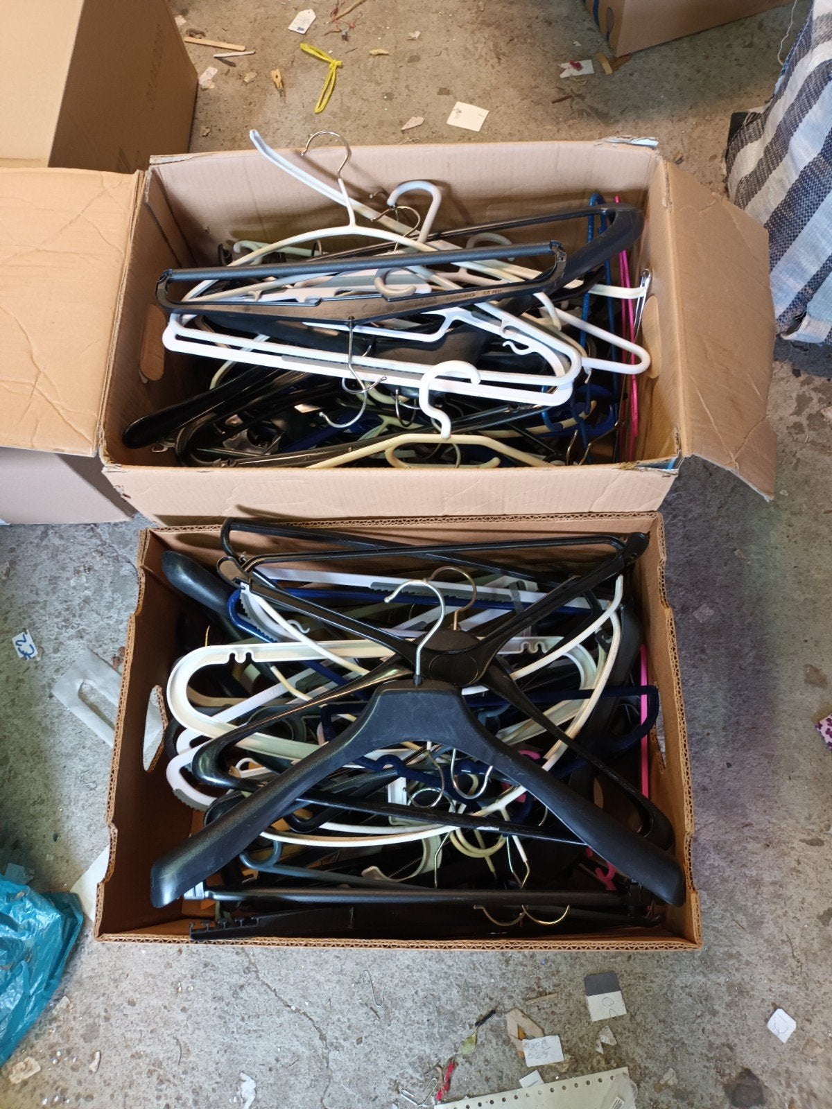 100 stuks kledinghangers, diverse soorten en kleuren, Kleding | Dames, Kledinghangers, Ophalen, Gebruikt, Kunststof, Volwassenen