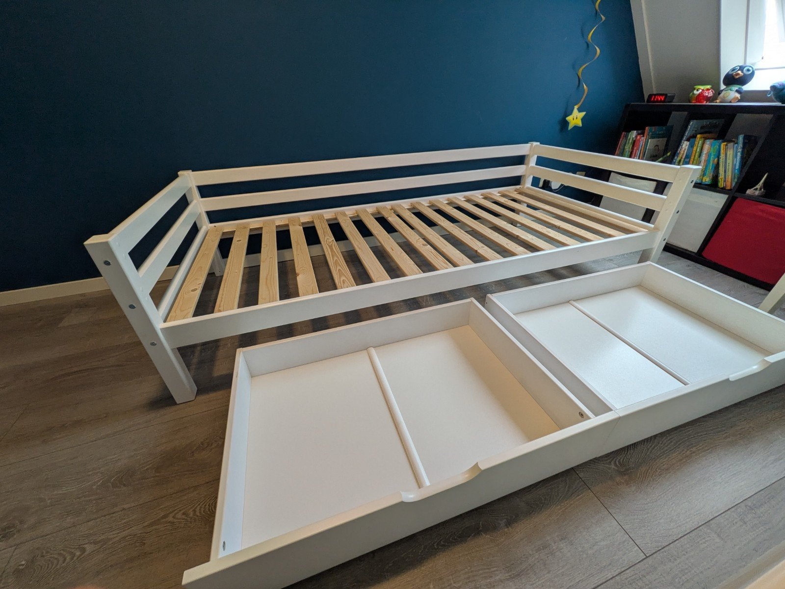 Hoppekids Juniorbed 90x200 met 2 lades - Massief grenen, Ophalen, 85 tot 100 cm, Zo goed als nieuw, Lattenbodem
