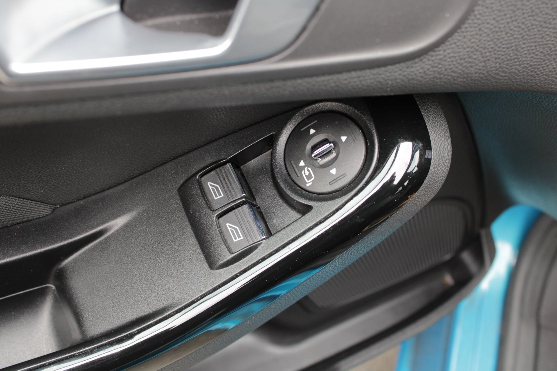 Foto 16 van Ford Fiesta 1.0 Titanium / Airco / Cruise Control / Elektirs