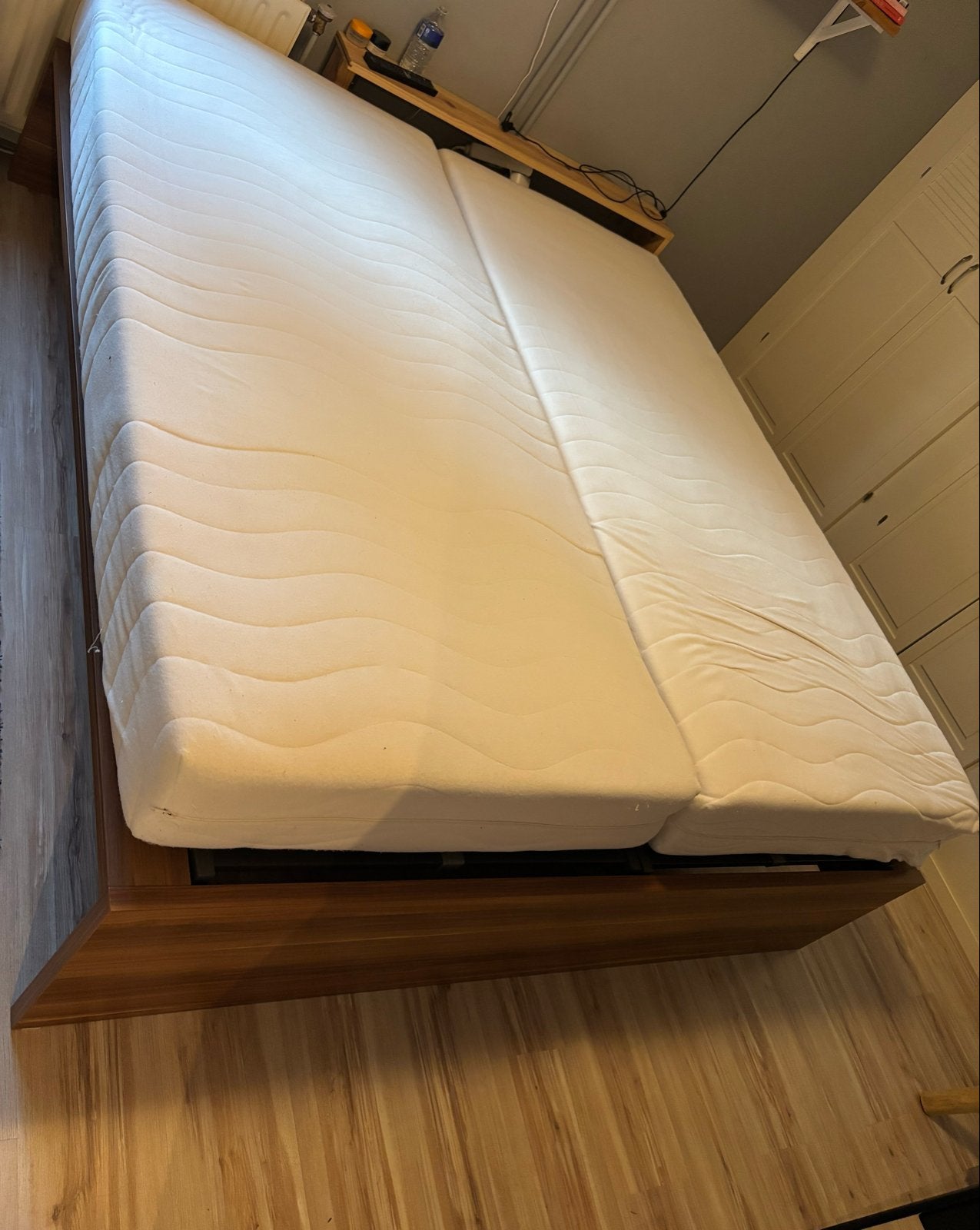 Bed met lattenbodems en Bonell matrassen 180 bij 200, Ophalen, Gebruikt, Tweepersoons, Matras