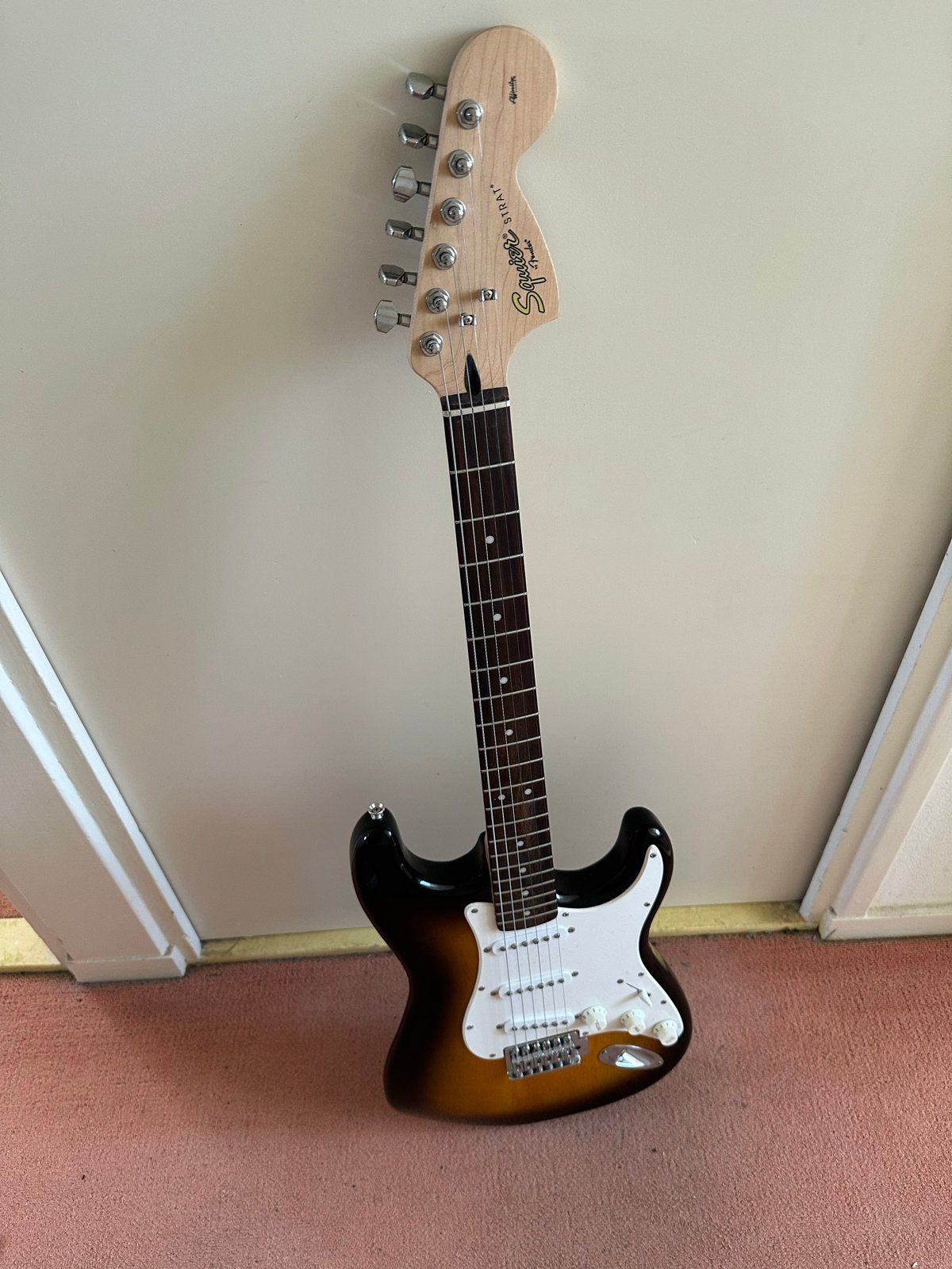 Squier Stratocaster by Fender met Fender Frontman 10G verste, Ophalen, Fender, Nieuw, Met versterker
