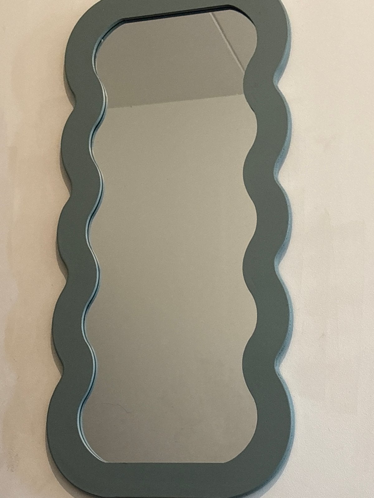 Wavy spiegel - Uniek design in grijsblauw, Ophalen, 100 tot 150 cm, Zo goed als nieuw, Overige vormen