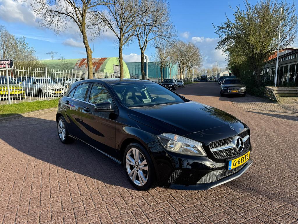 Mercedes-Benz A-klasse 180 d Business Solution AMG, Auto's, Mercedes-Benz, Voorwielaandrijving, Gebruikt, 4 cilinders, Leder en Stof