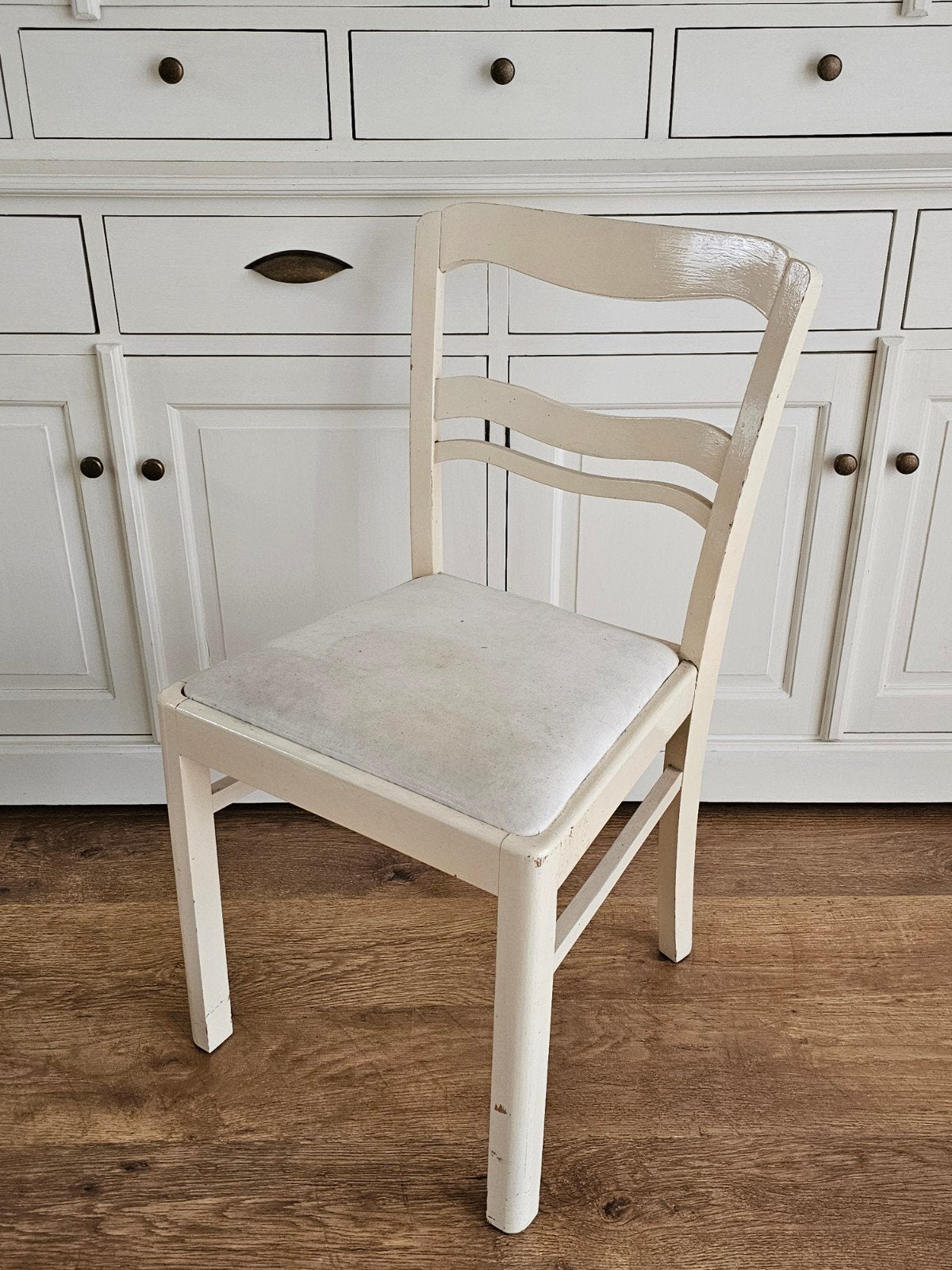 Oude stevige stoel in crème, Ophalen, Gebruikt, Hout, Eén