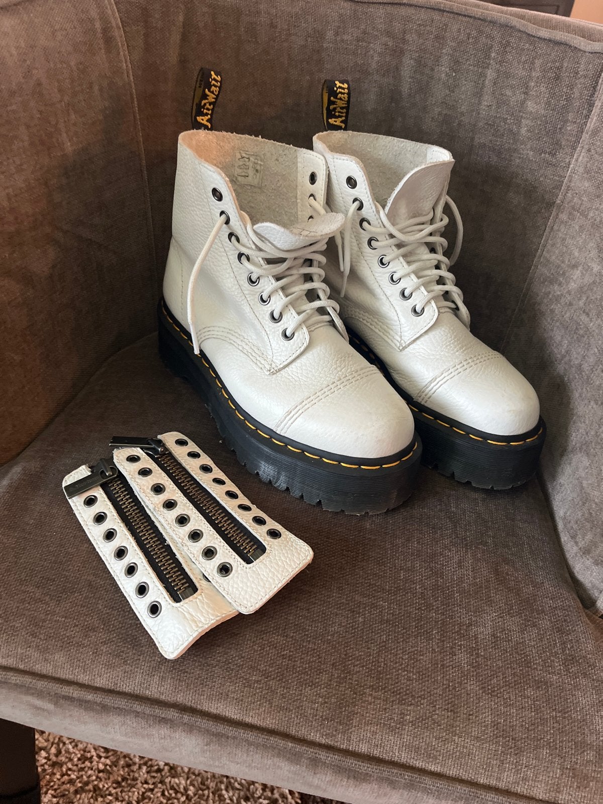 Dr. Martens Sinclair Platform Boots Wit Maat 40, Ophalen of Verzenden, Zo goed als nieuw, Wit, Lage of Enkellaarzen